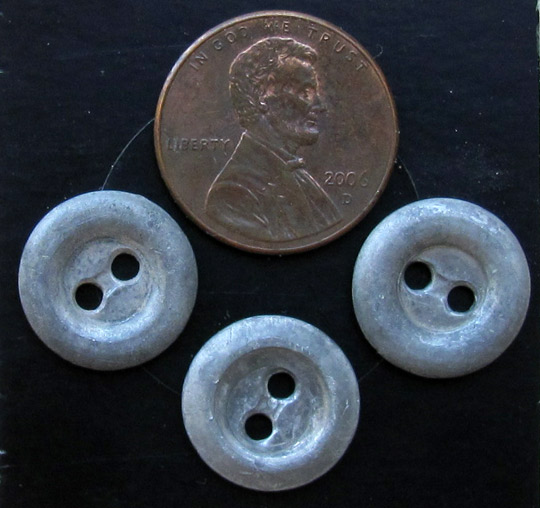 The buttons. Tentatively identified as military fatigue buttons late 40's early 50's. (image credit: Frank Kimbler)