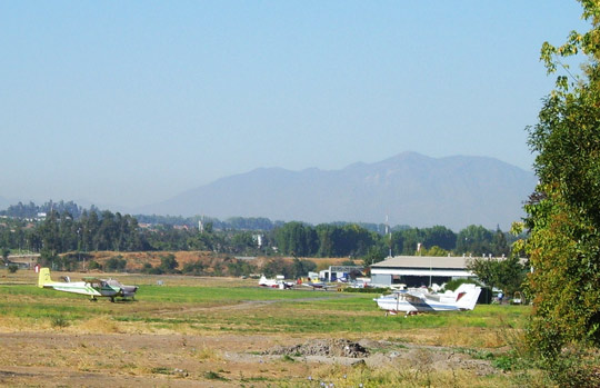 View of the Eulogio Sánchez airfield in the Santiago suburb of Tobalaba. (Image credit: Lycaon.cl/Wikimedia Commons)