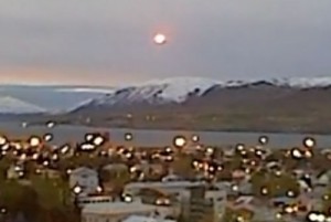 UFO over Akureyri, Iceland. (Credit: Bjarki Mikkelsen/YouTube)