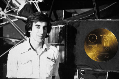 Jon Lomberg with the golden record. (Credit: New Horizons Message Initiative)