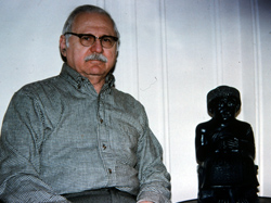Sitchin next to his replica of the statue of Gudea taken during this interview. (image credit: Manuel Fernandez)