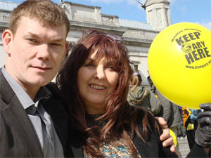 Gary with his mother Janis (credit: freegary.org.uk)