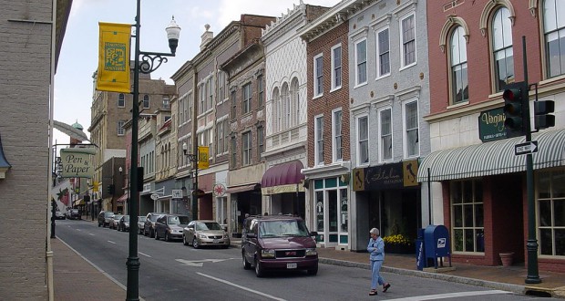 The witness first saw three red lights in a triangle formation where the lights appeared as though one was looking through a stained glass window. Pictured: West Beverly Street in Staunton, VA. (Credit: Wikimedia Commons)