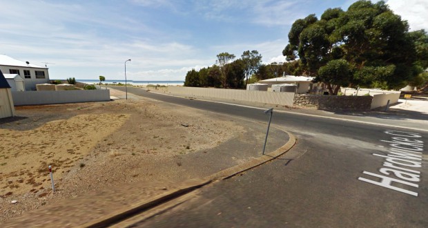 The witness was first alerted to the UFO by strong winds about 10:03 p.m. on February 28, 2015. Pictured: Bay, Yorke Pensiula, SA. (Credit: Google)