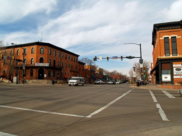 The witnesses’ 2-year-old son first saw the UFO. Pictured: Downtown Longmont, CO. (Credit: Wikimedia Commons)