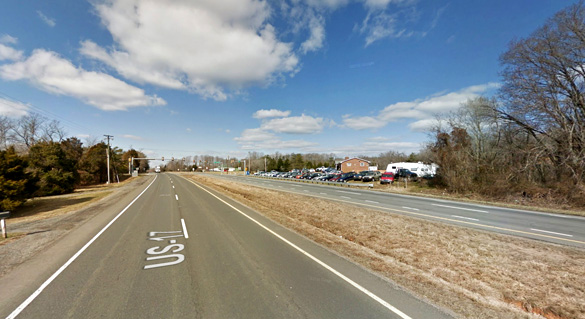 The 1993 UFO sighting occurred at the intersection of US 17 and County Route 634, pictured, where the object was hovering 200 feet over a car dealership. (Credit: Google)