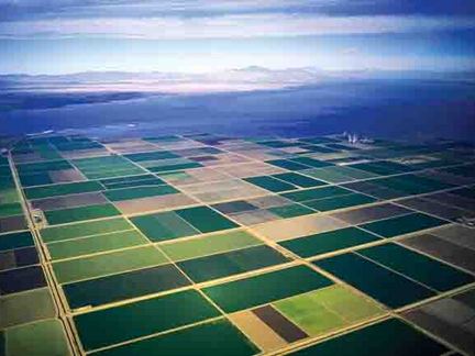Aerial photo of part of the farmlands, desert, and mountains of Imperial County, Salton Sea, California. (Credit: Wikimedia Commons)