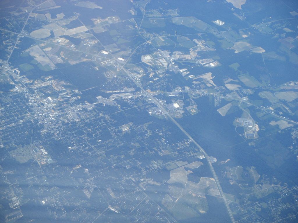 Both the UFO and the helicopter did not appear to make any sound. Pictured: Aerial view of Moultrie, GA. (Credit: Wikimedia Commons)