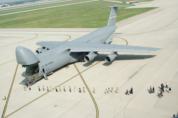 People line up to enter the 445th Airlift Wing’s first C-5A Galaxy at Wright-Patterson Air Force Base, Ohio. (Credit: U.S. Air Force/Tech. Sgt. Charlie Miller)