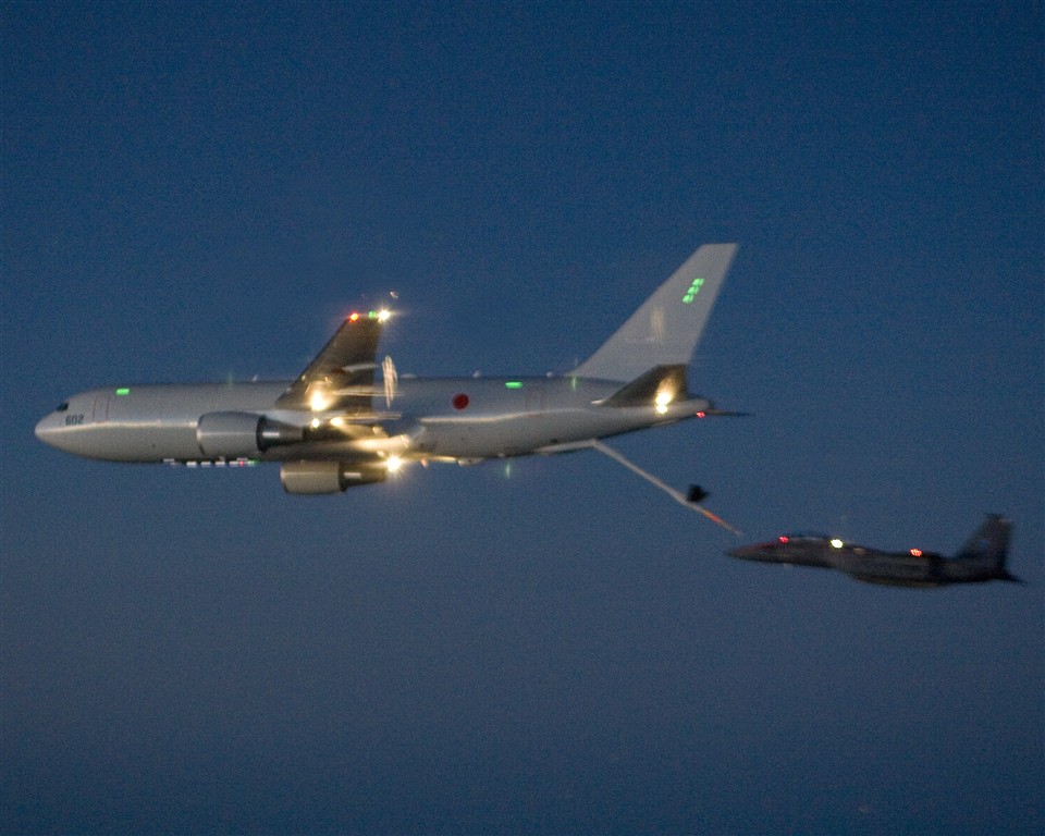 A KC-767 performing in-flight refueling operations. (Credit: Defense Industry Daily)
