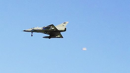 AAF Mirage M3 fighter and UFO taken during maneuvers of the IV Aerial Brigade in Mendoza on November 18, 2005. (Image credit: Visión Ovni)