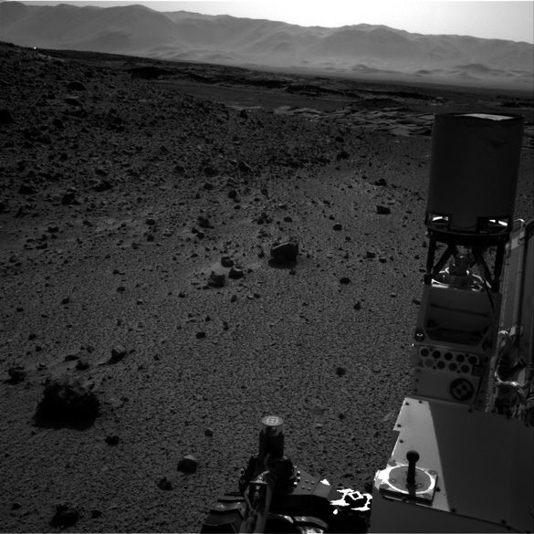 Full image taken by the Curiosity rover with the light anomaly. This image was taken with the right side camera. (Credit: JPL/NASA)