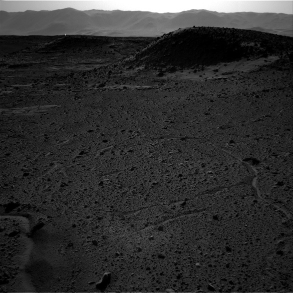 Full image taken by the Curiosity rover with the light anomaly. This image was taken with the right side camera. (Credit: JPL/NASA)