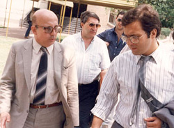 Captain Daniel Perissé (left) with journalist Alejandro Agostinelli (right) during a UFO Congress in San Lorenzo in 1991. (image credit: Rubén Morales)