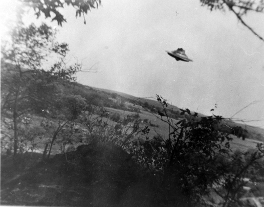 Second UFO photo taken by Harold Trudel in Woonsocket, Rhode Island, June 10th, 1967. (image credit: Harold Trudel, August C. Roberts)