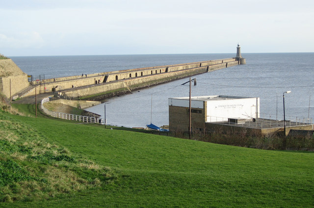 Tynemouth North Pier. (Credit: wfmillar/Wikimedia Commons)