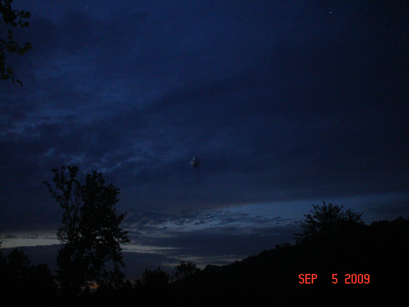 UFO photo taken in Kentucky in 2009. (Credit: MUFON)