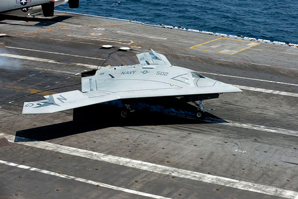 A U.S. Navy X-47B Unmanned Combat Air System landing aboard the aircraft carrier USS George H.W. Bush (Credit: Department of Defense/Capt. Jane E. Campbell)