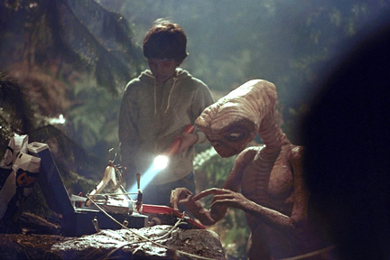 E.T. and his intergalactic phone. (Credit: Amblin Entertainment)