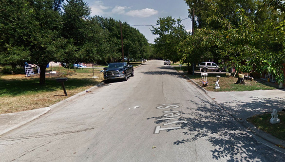 The witness stated that many people were taking photos of the low flying UFO, although no images were included with the MUFON report. Pictured: Tyler Street, Gainesville, TX. (Credit: Google)