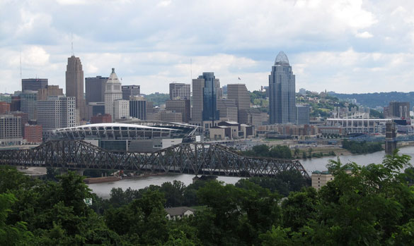 The witness encountered a hovering UFO just outside her grandmother’s home in 1998. Pictured: Downtown Cincinnati. (Credit: Wikimedia Commons)