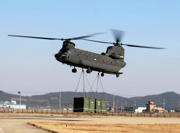 The witness believes that the helicopter was a Chinook. Pictured: A U.S. Army CH-47D. (Credit: Wikimedia Commons)