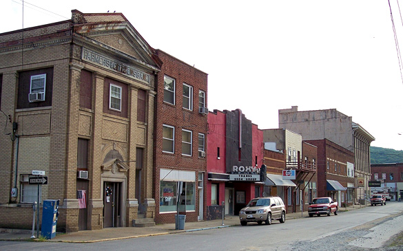 Maywood Avenue in downtown Clendenin, West Virginia. (Credit: Wikimedia Commons)
