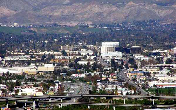 The pilot encountered the object at about 1,000 feet AGL. Pictured: San Bernardino, CA, skyline. (Credit: Wikimedia Commons)