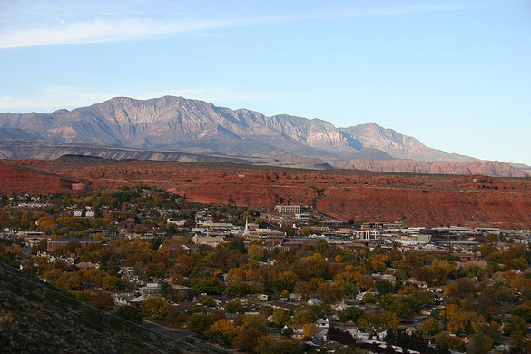 The witness first noticed a hovering helicopter, and then a bright white, opaque sphere/orb of light at approximately the same altitude as the helicopter, 300-500 feet due east of the helicopter. Pictured: St. George, Utah. (Credit: Wikimedia Commons)