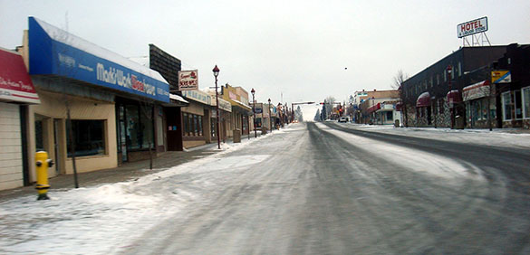The witness first thought the bright light was a vehicle approaching from behind. Pictured: Downtown Edson, AB, Canada. (Credit: Wikimedia Commons)