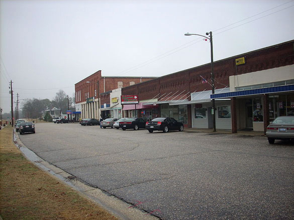The UFO was seen as the witnesses traveled along Route 421 between Erwin, NC, and Lillington, NC.  Pictured: Downtown, Erwin, NC. (Credit: Wikimedia Commons)