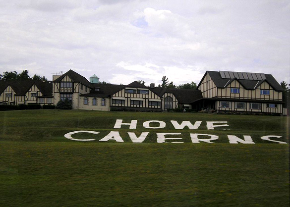 Outside view of Howe Caverns. (Credit: Wikimedia Commons)