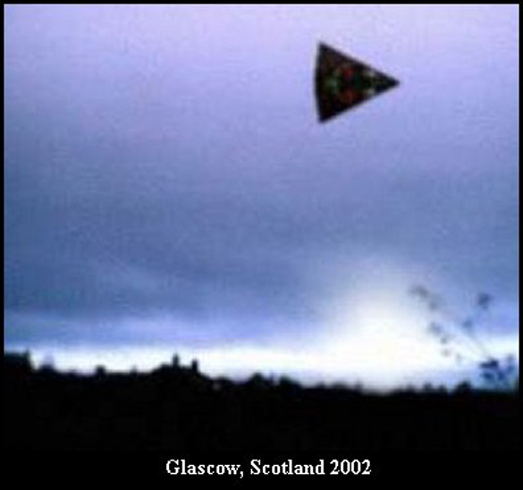 Arrowhead-shaped UFO from Glascow, Scottland, 2002. (Credit: ufocasebook.com)