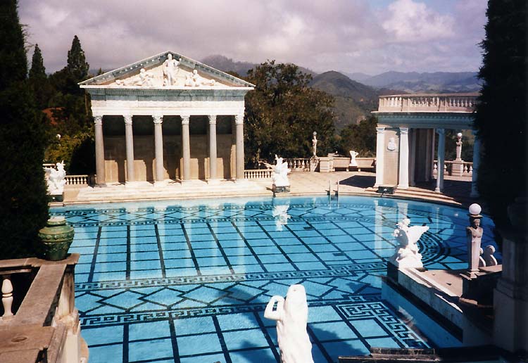 Hearst Castle swimming pool. (Credit: Stan Shebs/Wikimedia Commons)