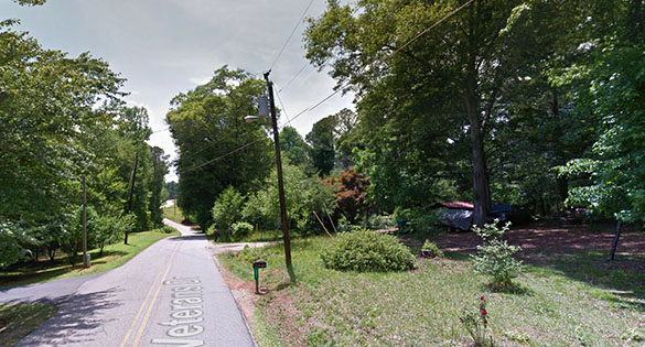 The witness recently returned to the spot and is still able to see the circle area originally created more than 40 years ago. Pictured: Danielsville, GA. (Credit: Google)