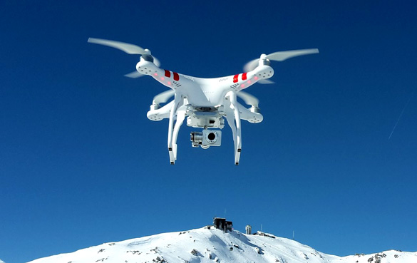 Researchers use an unmanned aerial vehicle (UAV) to videotape the bears in the wild. Pictured: A DJI Phantom UAV for commercial and recreational aerial photography. (Credit: Wikimedia Commons)