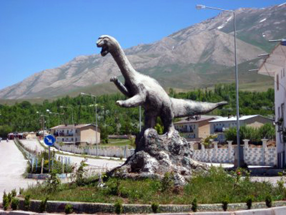 Van Lake Monster statue in the town of Van, Turkey. (Credit: http://roberthood.net)